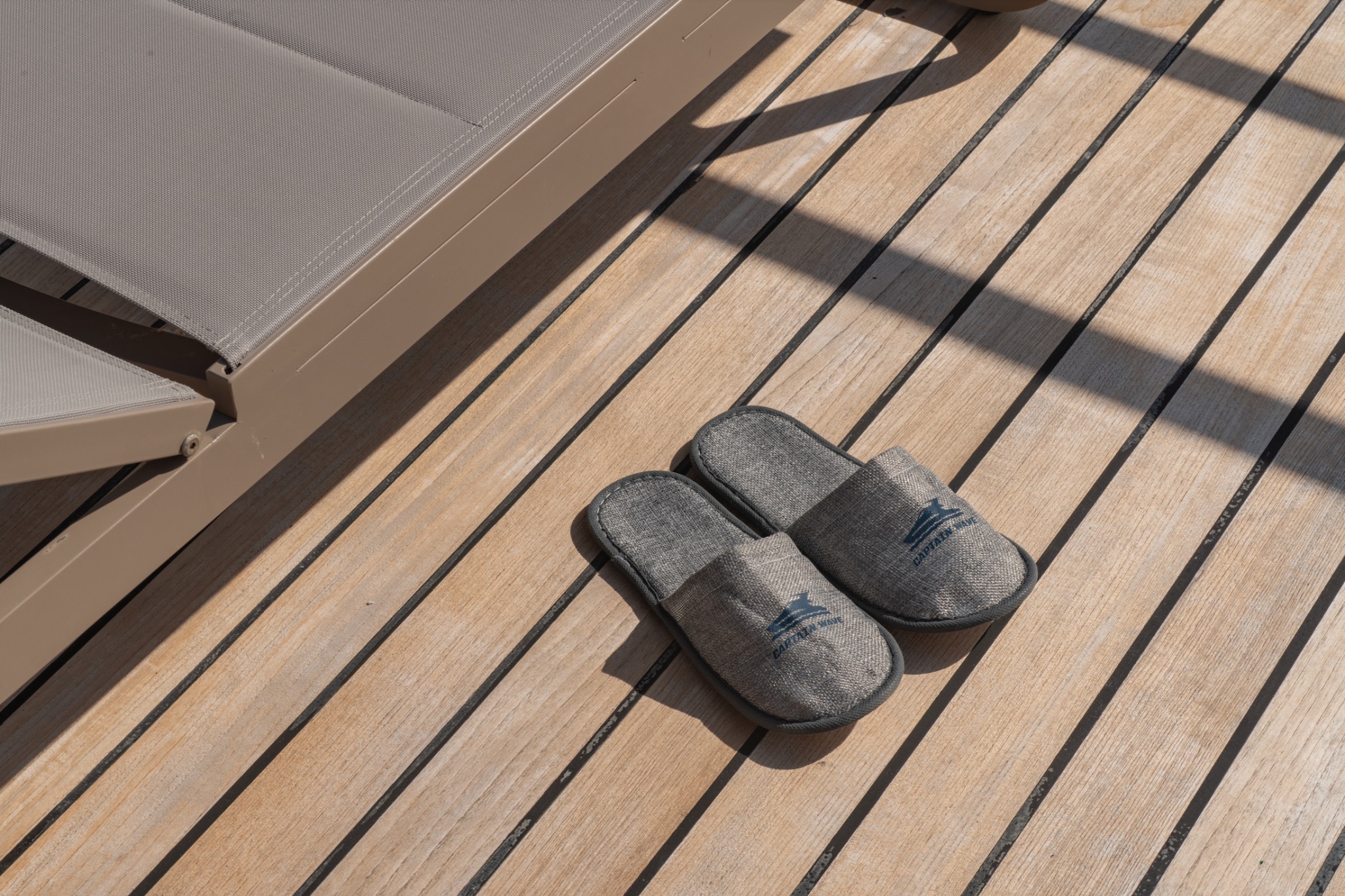 VERSATILE DECKING SOLUTIONS