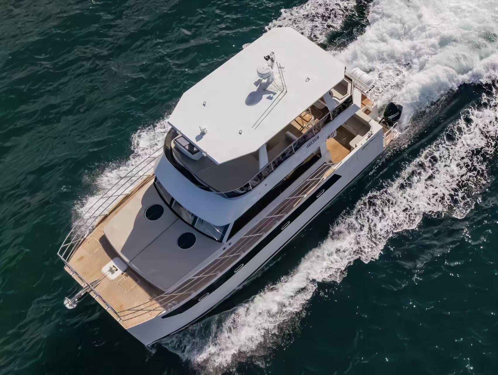 EXCEPTIONAL CATAMARAN STABILITY